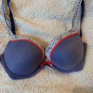 Body by Victoria 36D EUC Smoke and pet free home
